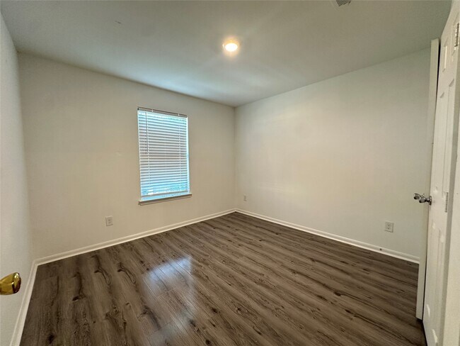 Building Photo - 11234 E Park St