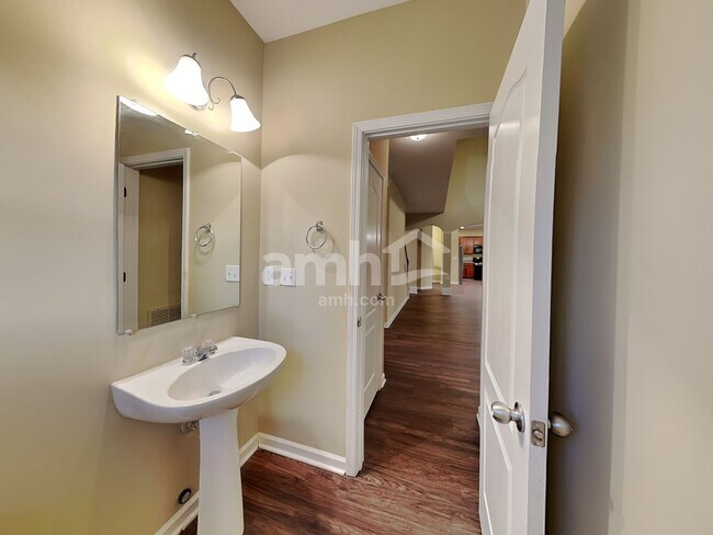 Building Photo - 1319 Station Ridge Dr