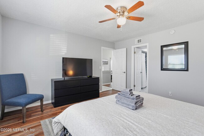 Building Photo - 3419 Islander Way