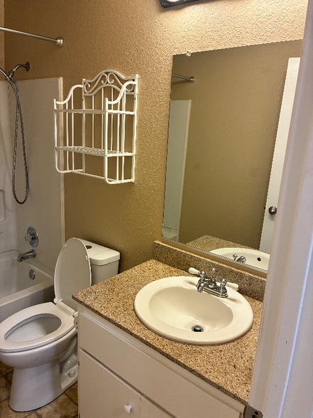 Building Photo - 2401 Eilers Ln