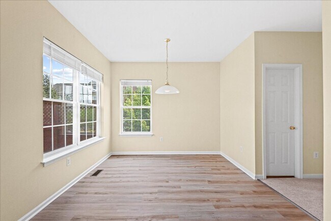Building Photo - Modern Comfort Meets Convenience, Close to...