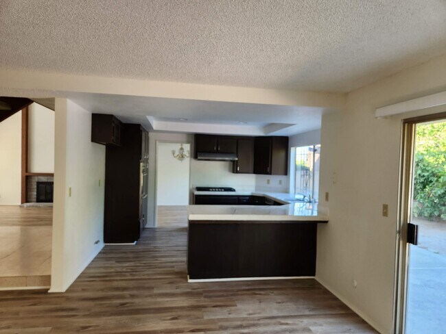 Kitchen - 1614 Loma Rd