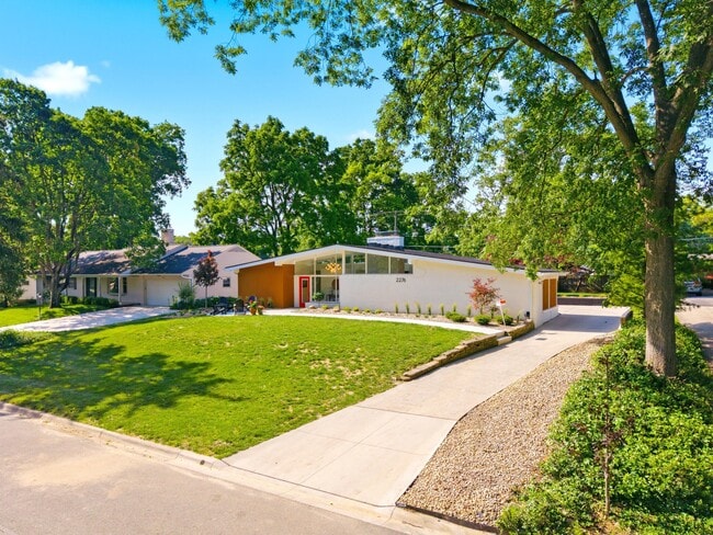 Building Photo - 2276 Johnston Rd