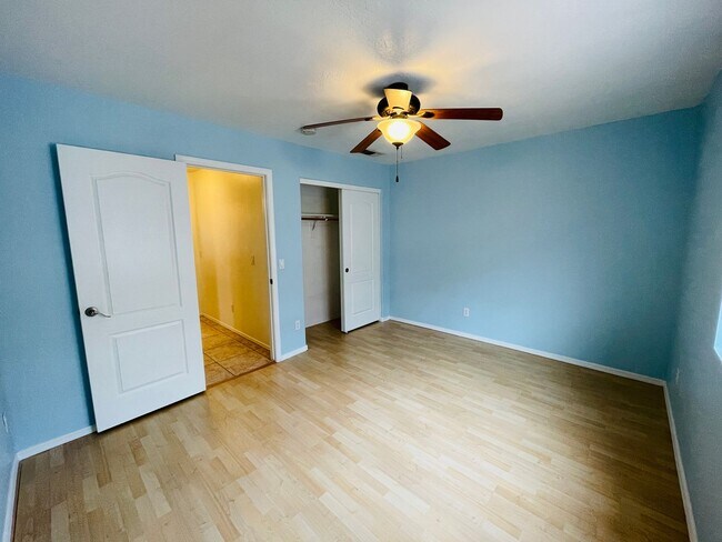 Building Photo - Prime Tempe Location!