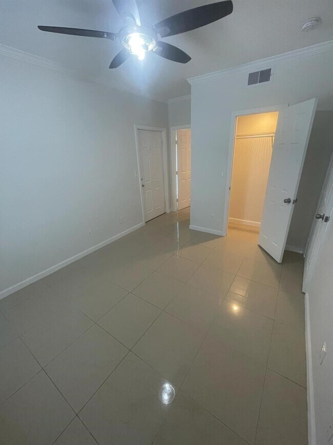 Building Photo - 2101 Bernardo De Galvez Ave