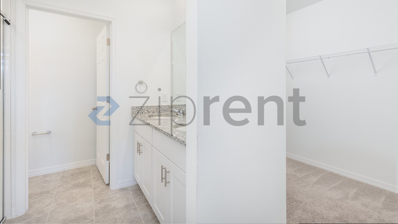 Building Photo - Unit