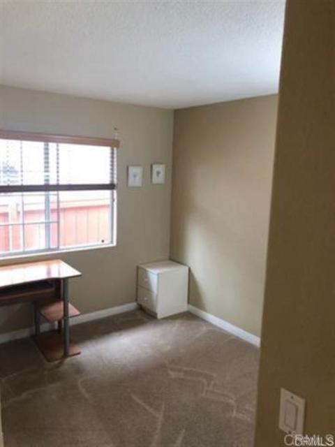 Building Photo - 613 Diamond Dr