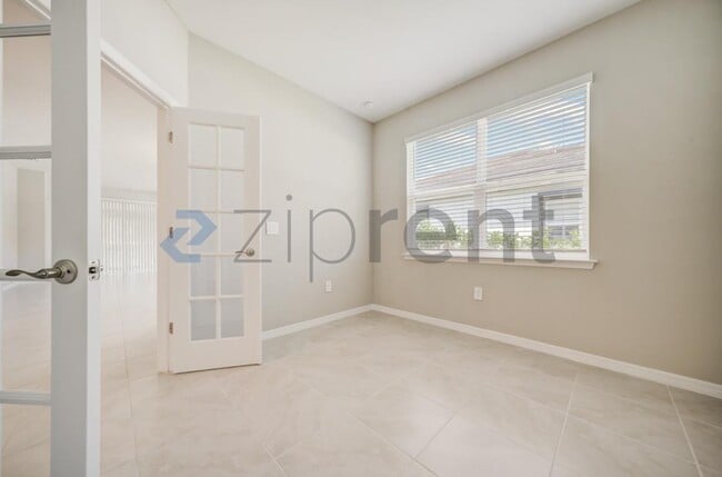 Building Photo - Unit