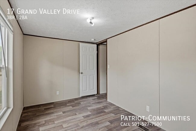 Building Photo - 17 Grand Valley Dr