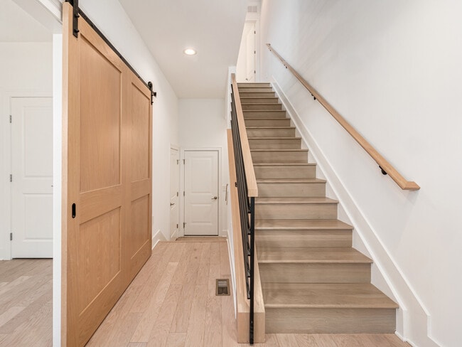 Building Photo - 766 N 6th St