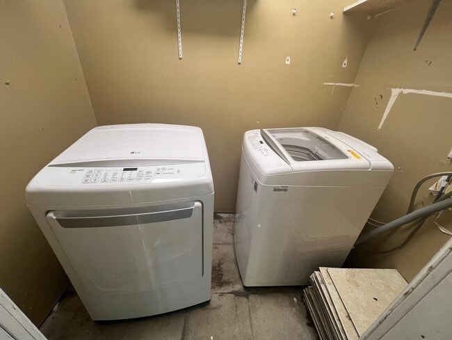 Building Photo - 115 Hughes St NE