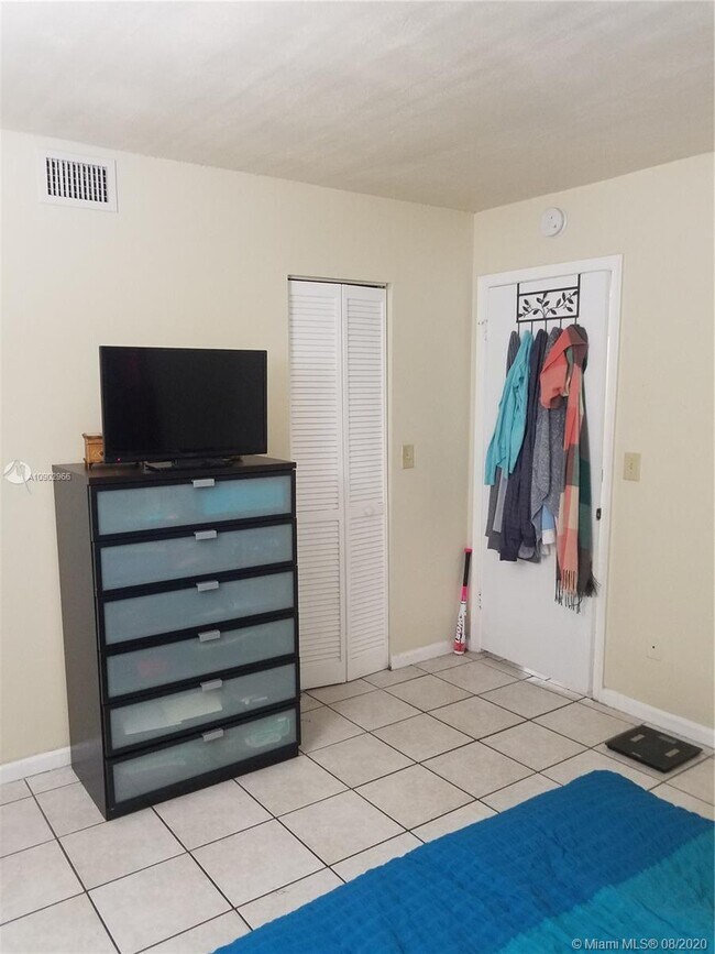 Building Photo - 10724 Royal Palm Blvd