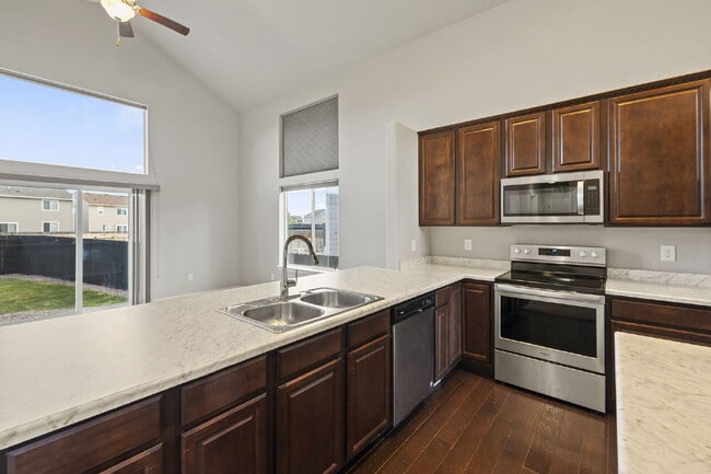Building Photo - Newer home located in Larson Ranch Communi...