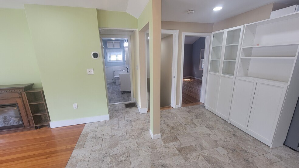 Building Photo - 54 Bolton St