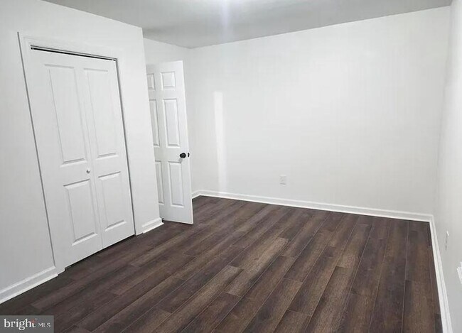 Building Photo - 7895 Pavilion Dr