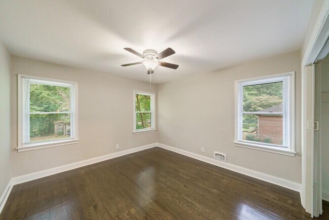 Building Photo - 254 Richardson Rd NW