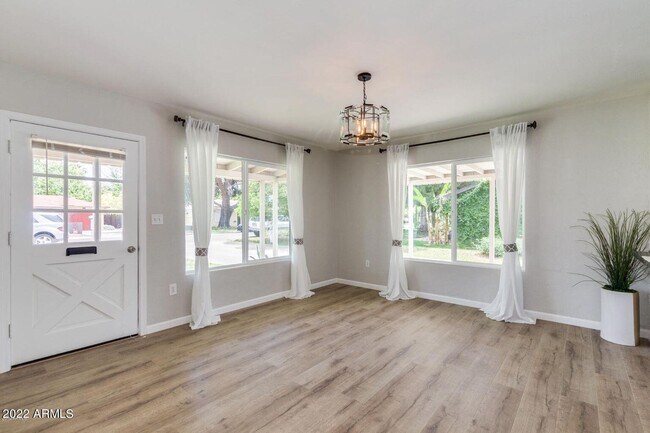 Primary Photo - 2030 N 38th Pl