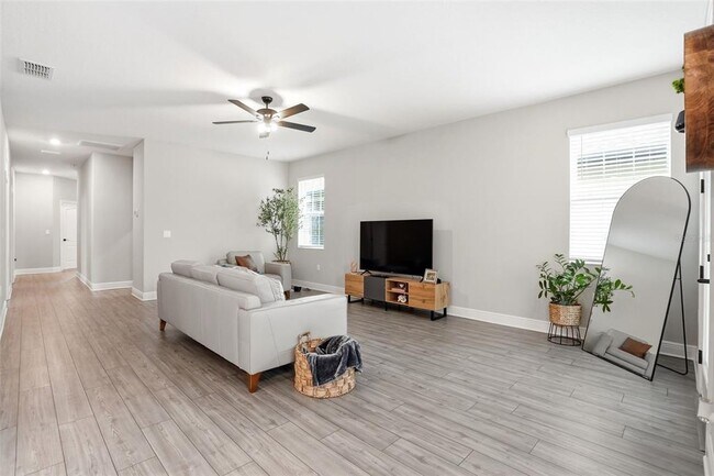 Building Photo - 7848 Somersworth Dr