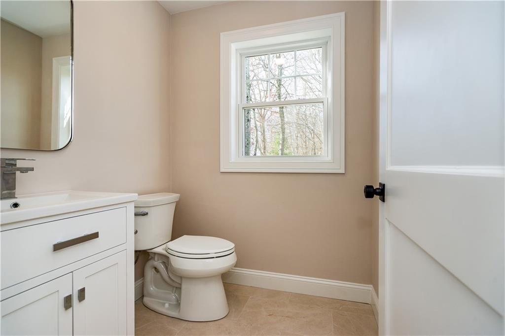 Building Photo - 1810 Kingstown Rd