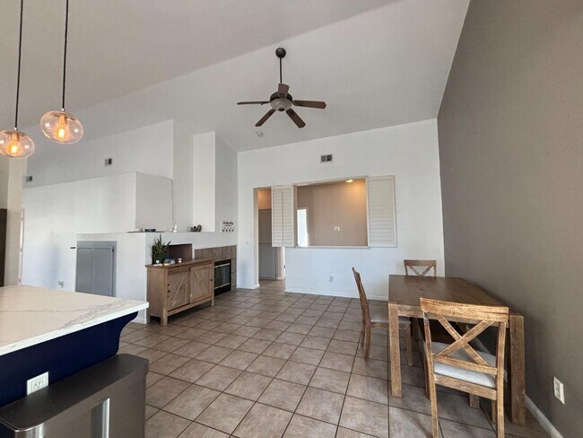 Building Photo - 1012 Freshwater Ct