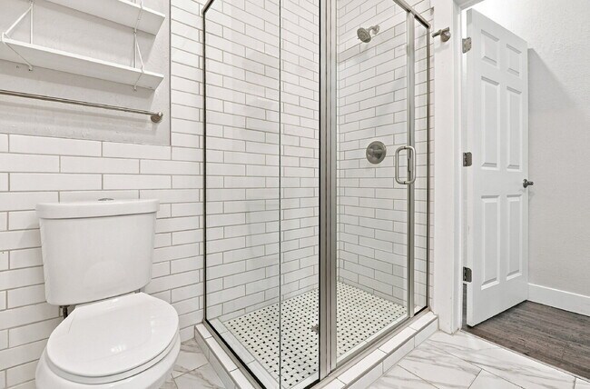 Building Photo - $1,620.95 with $300 off the first month rent, 1 Bed - 1 Bath, Condo in Denver with All Utilities ...