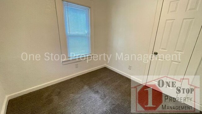 Building Photo - Beautiful 3 Bedroom 1.5 Bathroom Home in K...