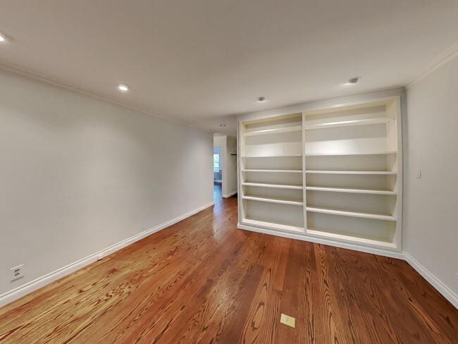 Building Photo - Piedmont Pines 2/1.5 Home Available Now!