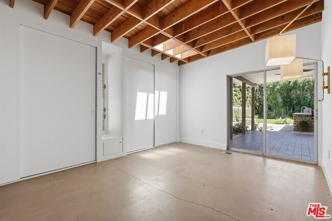 Building Photo - 444 S Windsor Blvd