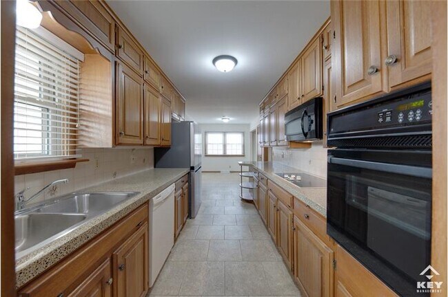 Building Photo - 6402 E 11th St N