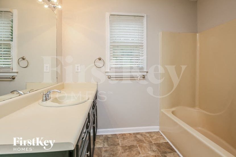 Building Photo - 221 Cherokee Springs Way