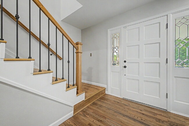 Building Photo - "Spacious 4-Bedroom Oasis with 4 Full Baths in Prime Englewood Location – 3306 Sq. Ft. of Comfort...