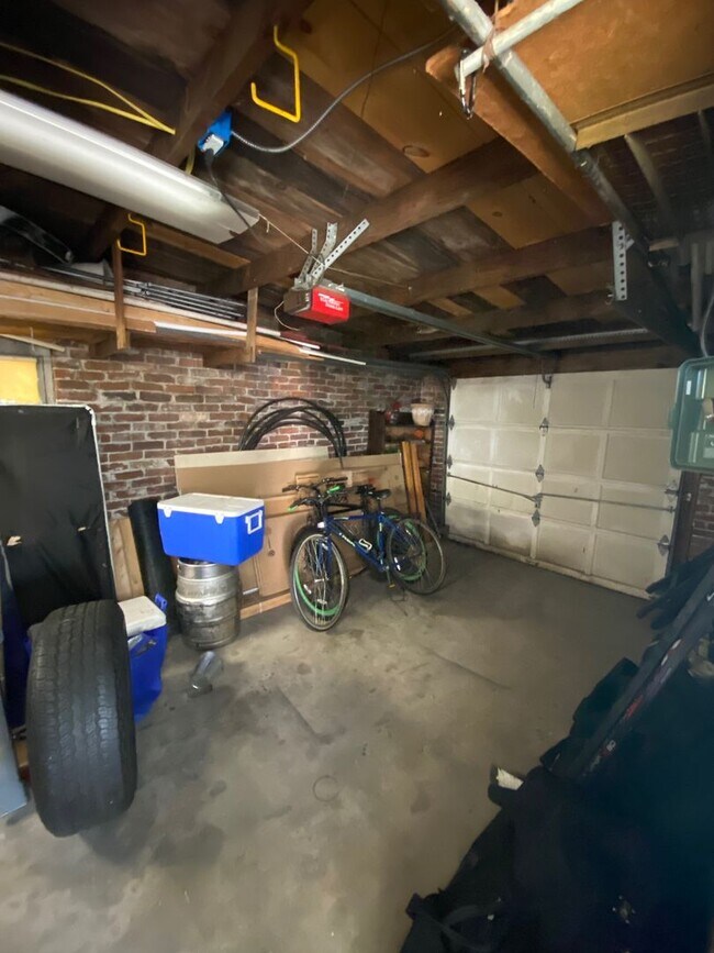 Building Photo - Aug 2025 - 4 Bedroom 2 Bathroom Wash Park ...