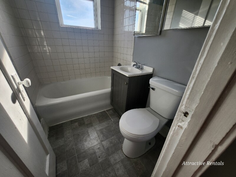 Building Photo - 1160 S Mason Ave