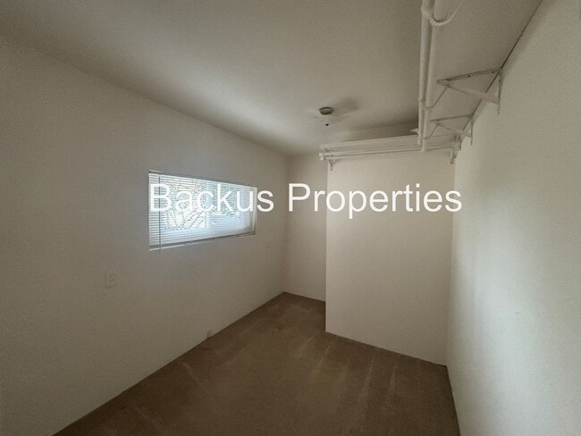 Building Photo - Wonderful two-bedroom unit in Monterey