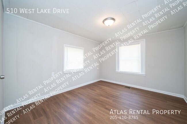 Building Photo - 510 W Lake Dr