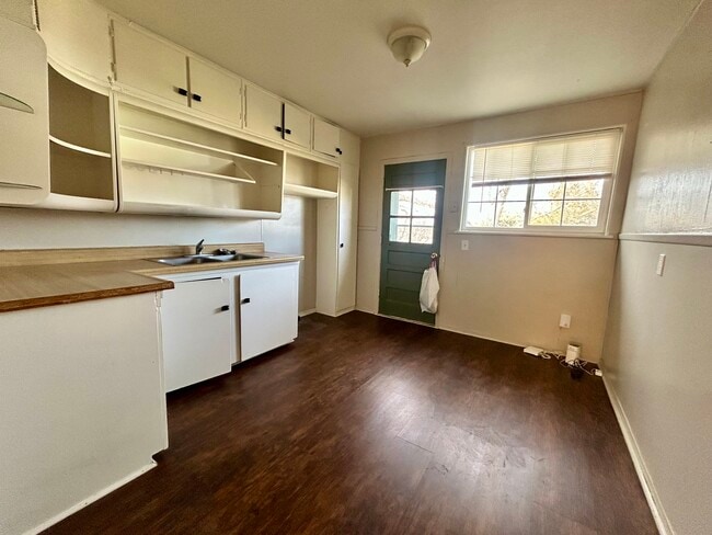 Building Photo - Tenth Street Apartments