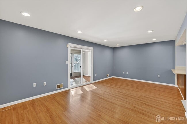 Building Photo - 41 Van Pelt Ct