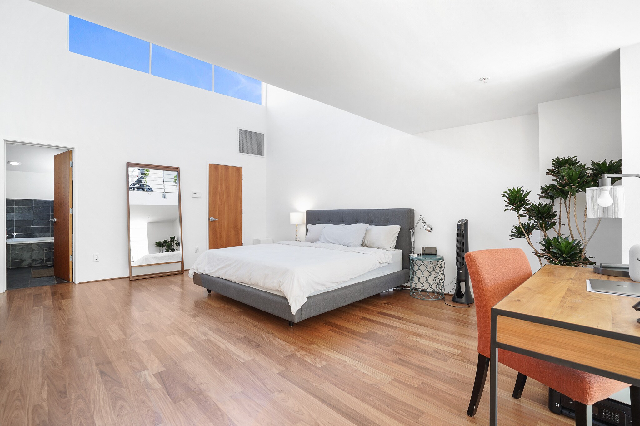 Master Bedroom with Loft - 712 Bryant St