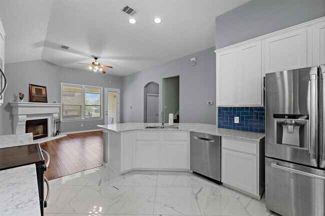 Building Photo - 123 Justin Leonard Dr
