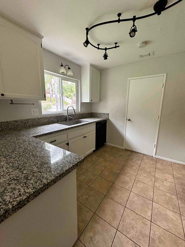 Building Photo - 5790 Dehesa Rd