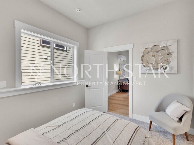 Building Photo - 8898-8898 Serenity Ter