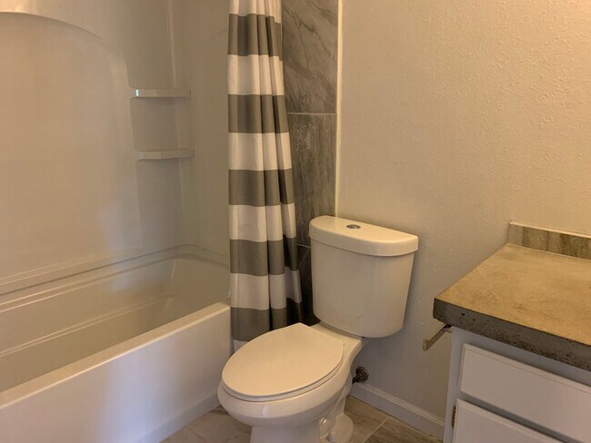 Building Photo - 3406 Bristol Ct