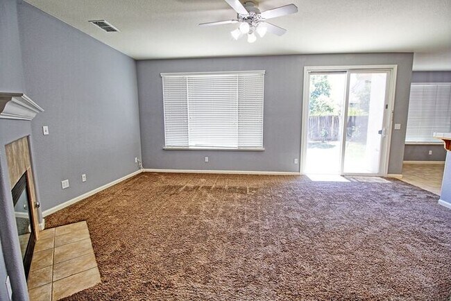 Building Photo - Lovely, Hidden Lake 4 bedroom, 2.5 bathroo...