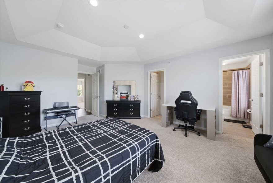 Building Photo - 130 Waterbury Cir