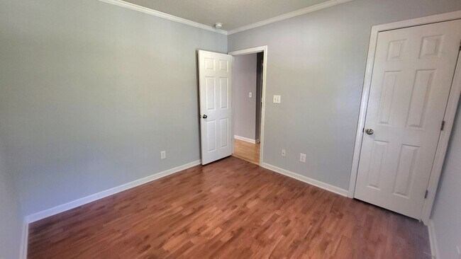 Building Photo - Welcome to this charming 3 bedroom, 2 bath...