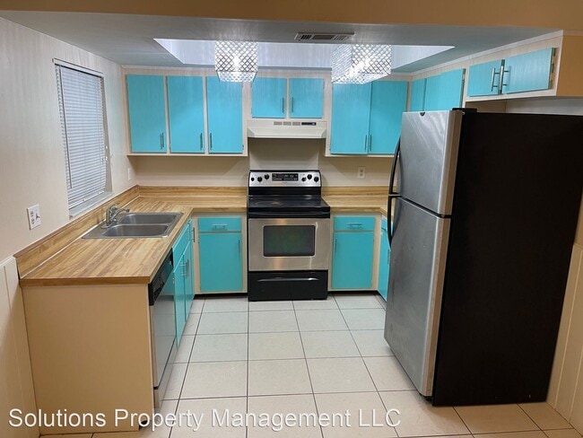 Building Photo - 3 br, 2 bath House - 3728 S SHERWOOD CIR