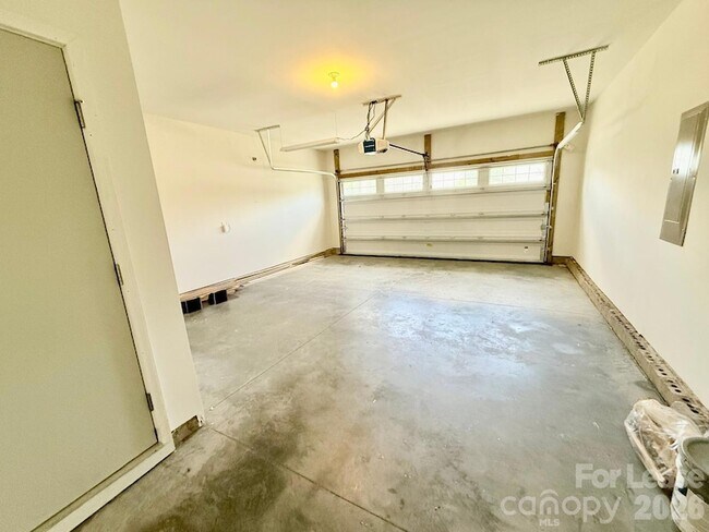 Building Photo - 4909 Grace View Dr
