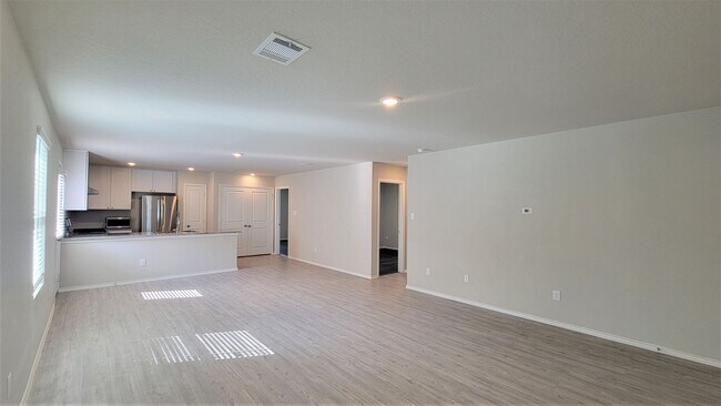 Building Photo - Beautiful like-new 3 bed | 2 bath home - Amazing community amenities!