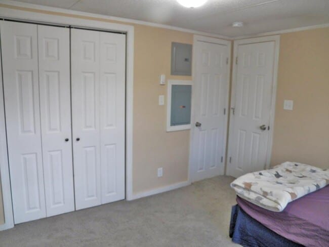 Building Photo - 2337 2nd New Hampshire Turnpike N