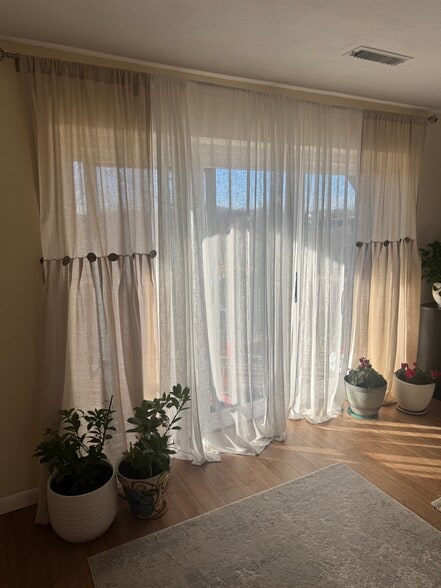 Building Photo - 1004 Paradise Rd